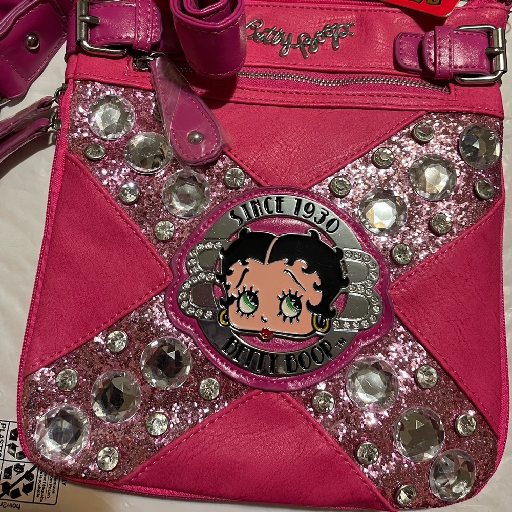 zipper along the side to expand heavy duty strap